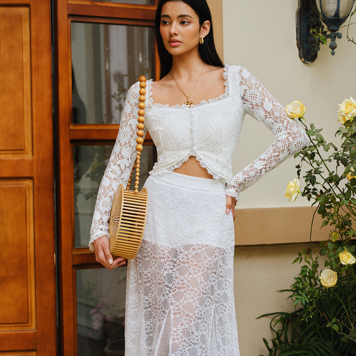 Yarı Şeffaf Dantel Fırfırlı Trim Düğmeli Crop Top