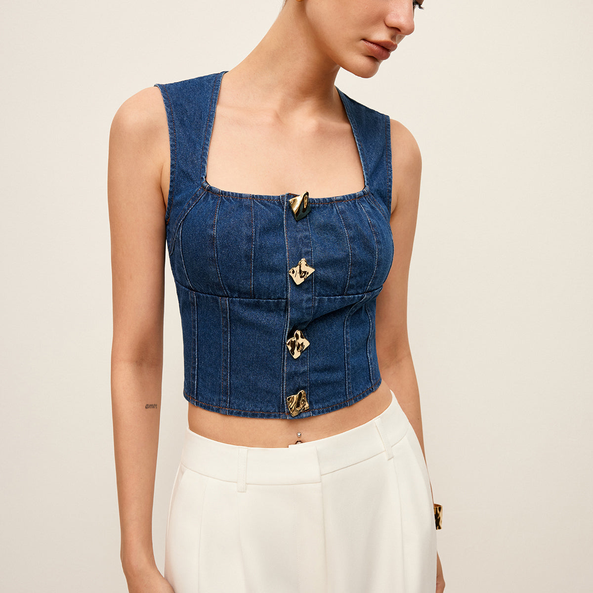 Pamuklu Kare Yaka Düğme Detaylı Denim Üst