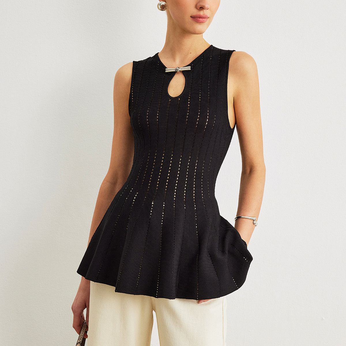 Fiyonk Detaylı Yarı Şeffaf Örgü Peplum Üst